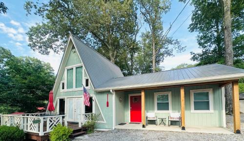 Float On Inn, Cabin at Kentucky Lake! Pet-Friendly