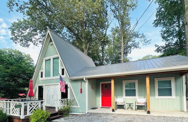 Float On Inn- Cabin at Kentucky Lake - Pet Friendly