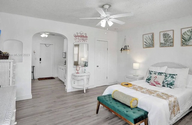 FLOCKS + FEATHERS: 4 mins away from beach/casino