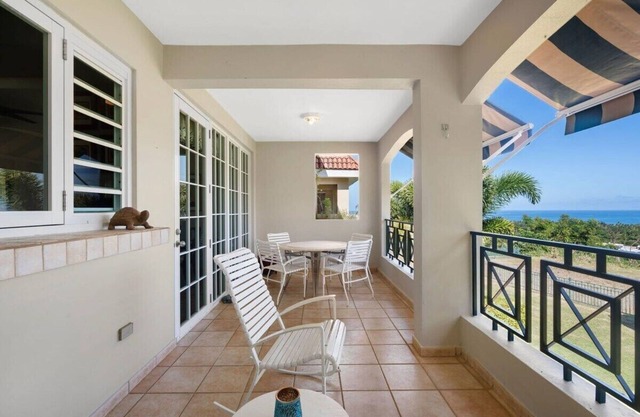 Flor Dorada | 3BR w. Oceanfront Rooftop