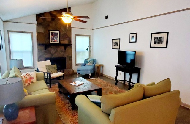 Flo’s Hideaway in the Heart of Thunderbolt just outside Savannah city limits