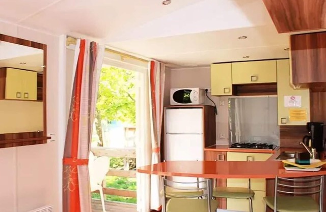 Flower Camping Mas de Champel * - Mobile-Home Standard 32m2 - 3 bedrooms - Covered terrace - TV - Air conditioning 6 people