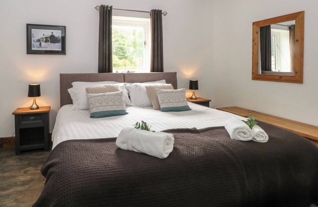 FOGGS BARN, family friendly, character holiday cottage in Leek