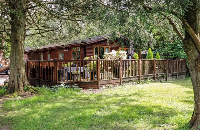 FOOTPRINTS LODGE, family friendly, with pool in White Cross Bay