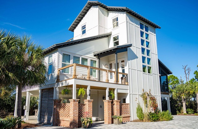 'Forcynthia' Luxury Bay Home, 4BR/4.5BA w/dock, kayak launch