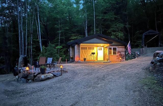 Forest Edge Homestead Charming 2 bdr. Bungalow in heart of MT Washington Valley