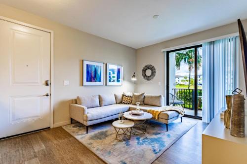 Fort Myers 2BR Condo Pool BBQ Area