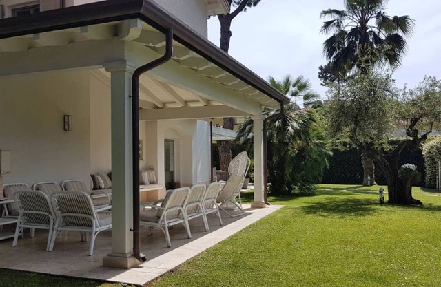 Forte dei Marmi Villa Ilaria a stone's throw from the sea & services: Just relax