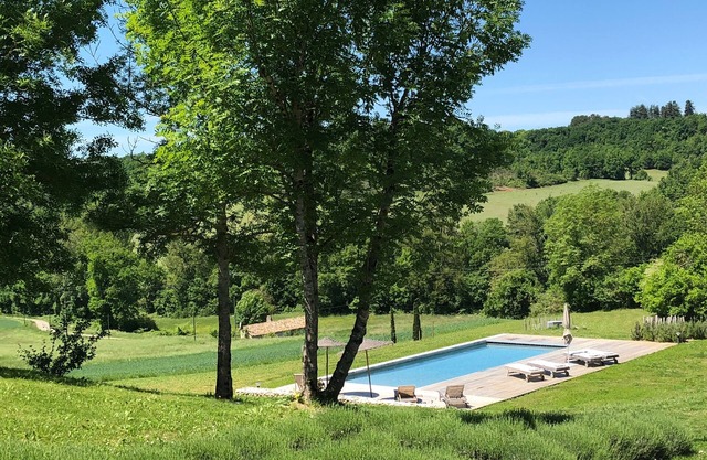Fortified house, rooms, calm and view in the Quercy Blanc
