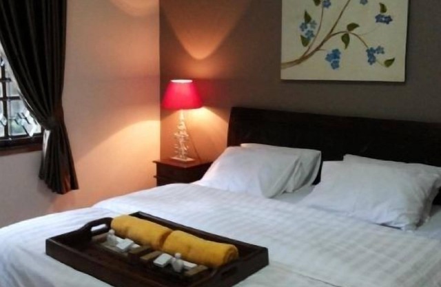 Four Bedroom House with terrace & Wifi