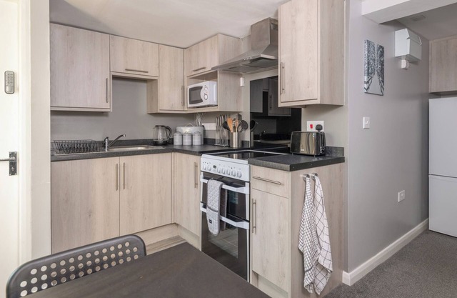 Four Oaks Apartment | 4 Guests | Garden | Hot Tub