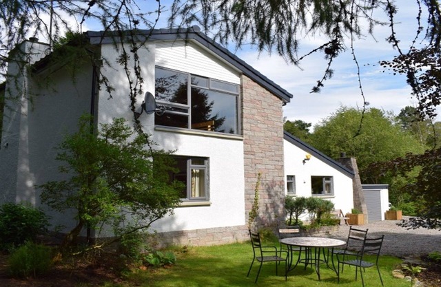 Four Pines Lodge - a house that sleeps 8 guests in 4 bedrooms