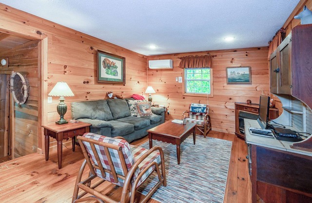 Fox Hole Cabin - Romantic Bungalow - Hike to Dozens of Waterfalls