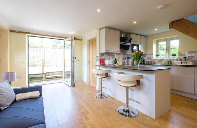 Foxes Lodge - sleeps 2 guests in 1 bedroom