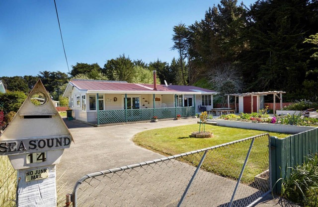 Foxton Beach Cottage