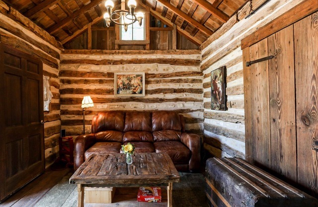 Francesca's | Country Cabin Close to Wineries