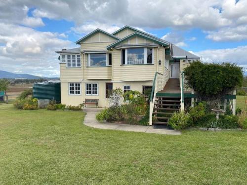 Frazerview Stay - Farm House - Sleeps 10 - Scenic Rim