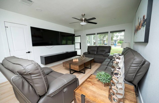Free $100 I 4 King BD I 4 Priv Bath I Duplex I Pet