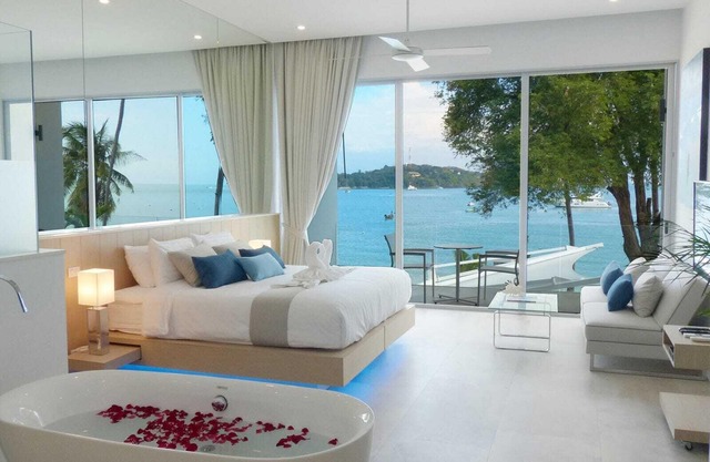 FREE $1600 Daily Luxury Pack - 16-Bed Beachfront Villa - Private Pool, Spa & Gym