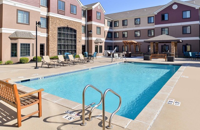 Free Breakfast. Pool & Gym. Close to Progress West Hospital!