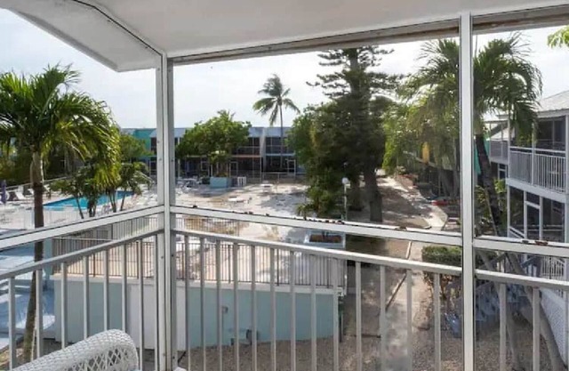 Free Golf Cart Free Kayaks Steps to Pool Pickleball