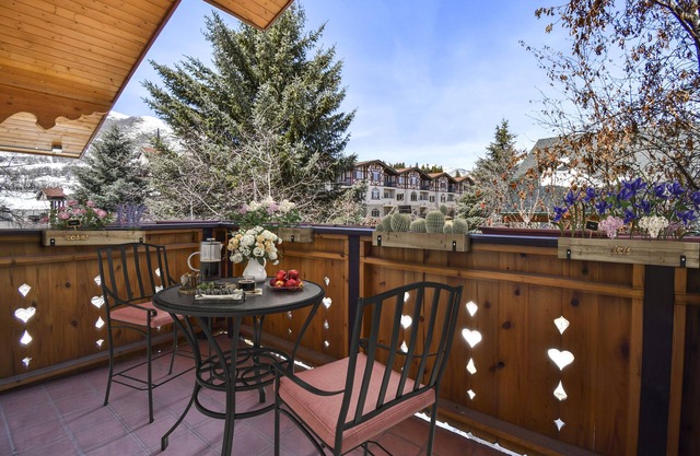 Free Tickets to Historic Railroad, Beautifully Updated Zermatt Resort Townhome!