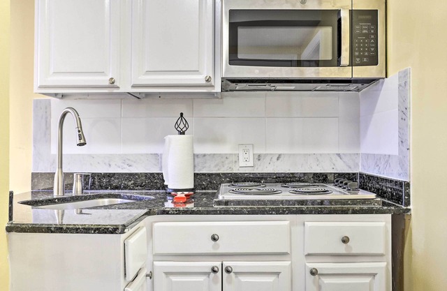 Freeport Guesthouse - Walk to Nautical Mile!