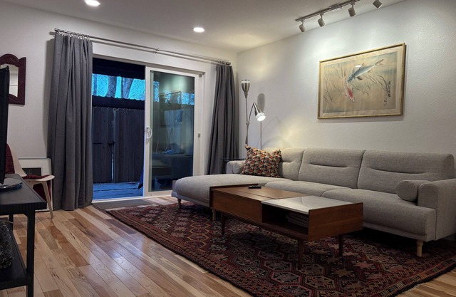 Fresh, Clean & Hassle Free Newly Renovated & Fully Furnished 2 Bdrm