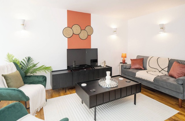 Fresh new 3BRhouse close to town