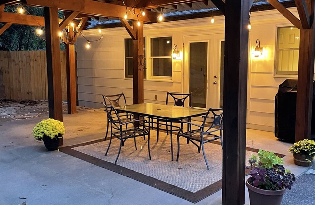 Fresh updated detached guest cottage 7 min to ntl. forest & downtown Brevard