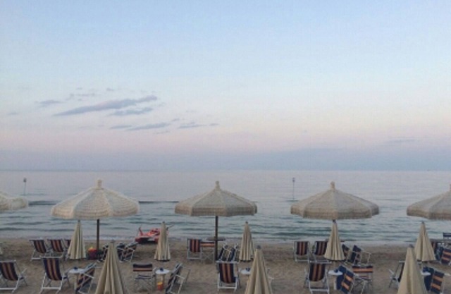 Freshly watched sea view on the first floor 20 meters from the sea and pine forest