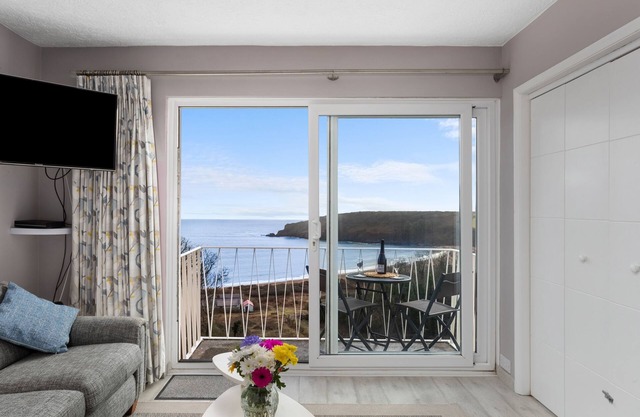 Freshwater Bay - Sea View Apartment