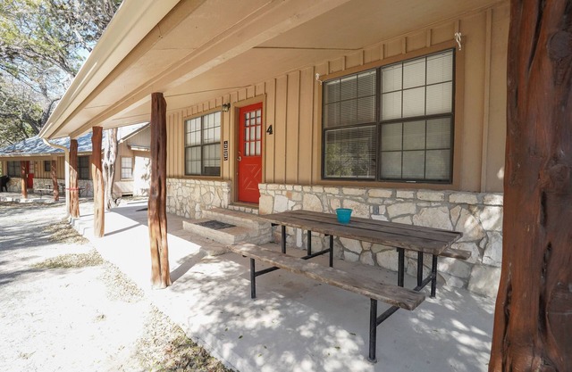 Frio Country Resort - Within walking distance to the Frio River!