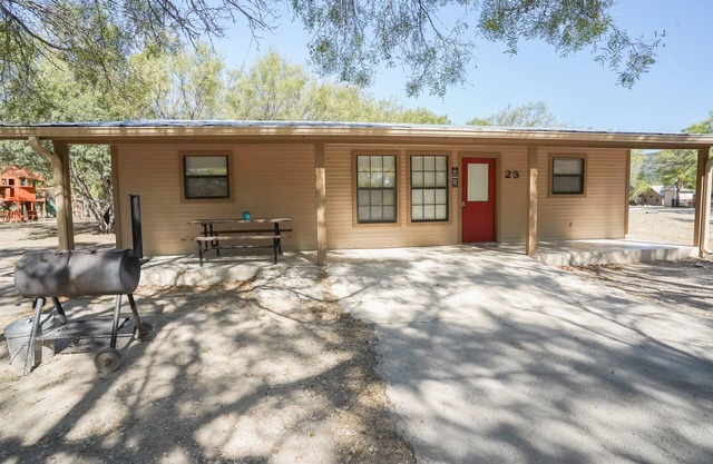 Frio Country Resort - Within walking distance to the Frio River!