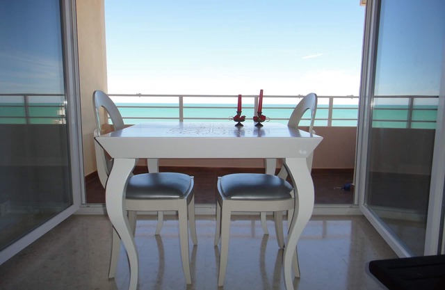 Front apartment to the sea with spectacular views to the beach. Parking and WIFI
