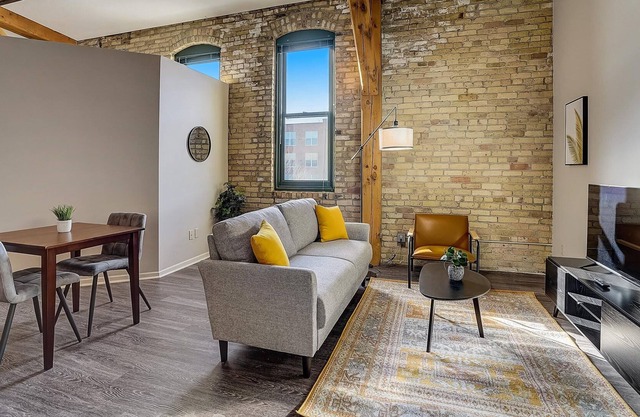 Frontdesk | 2 BR Studio Apt by Mill City Museum