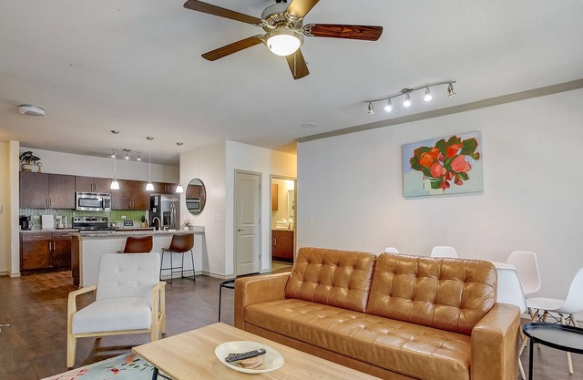 Frontdesk | 6 BR Apt w/ Private Theater Room