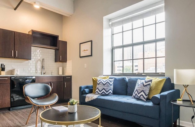 Frontdesk | Convenient 1BR Near Barney Allis Plaza