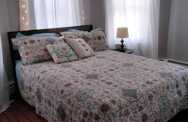 Full 2 bedroom apt in beautiful Warren RInFloor 2