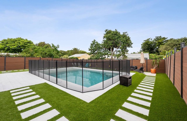 Full Home w/Heated Salt Water Pool/Mini Golf, Private/Clean, Iconic location!
