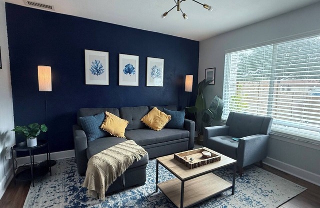 Full kitchen|Smart TV|Backyard|A/C-W/D-Parking