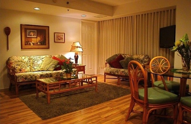 Full Ocean View - Steps to the Beach! Free Parking and Wi-Fi