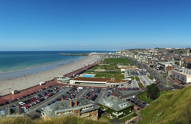 FULL SOUTH APARTMENT IDEALLY LOCATED IN FRONT OF THE HARBOR - 3 STARS