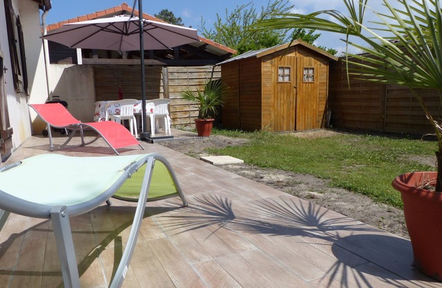 Fully-equipped apartment with separate garden, 500m from beaches, forest and shops.