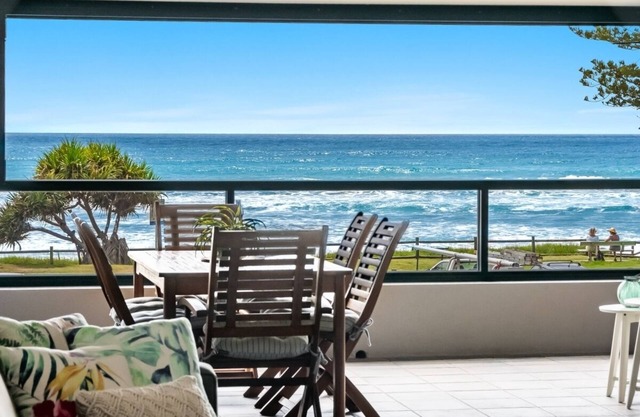 Fully equipped for beach life & comes well-appointed w/a light airy open design