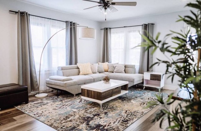 FULLY FURNISHED, MONTHLY BEAUTIFUL 3-BEDROOM HOME WITH LARGE FENCED YARD & CHILDREN'S PLAY/SWING SET 2 MILES FROM DISNEYLAND (p32)