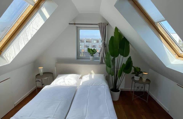 Fully furnished room with shared kitchen and bathroom7