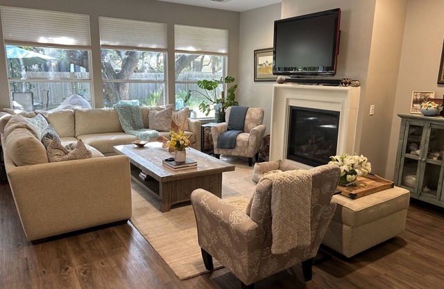 FULLY REMODELED-BEST LOCATION IN AUSTIN Pet Friendly-Gateway to the Hill Country