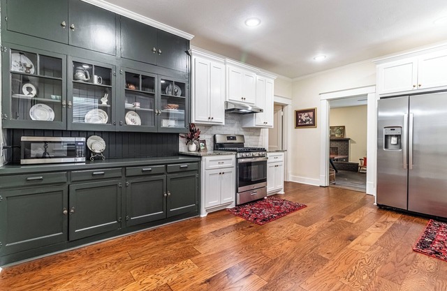 Fully Remodeled Historic Home with King Beds, Close to Everything!