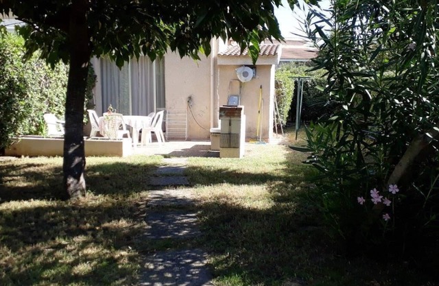 Furnished air-conditioned studio on Lido de la Marana 100 m from the sea
